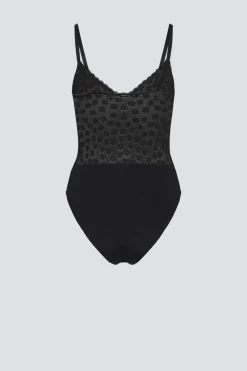 Body mit Spitze