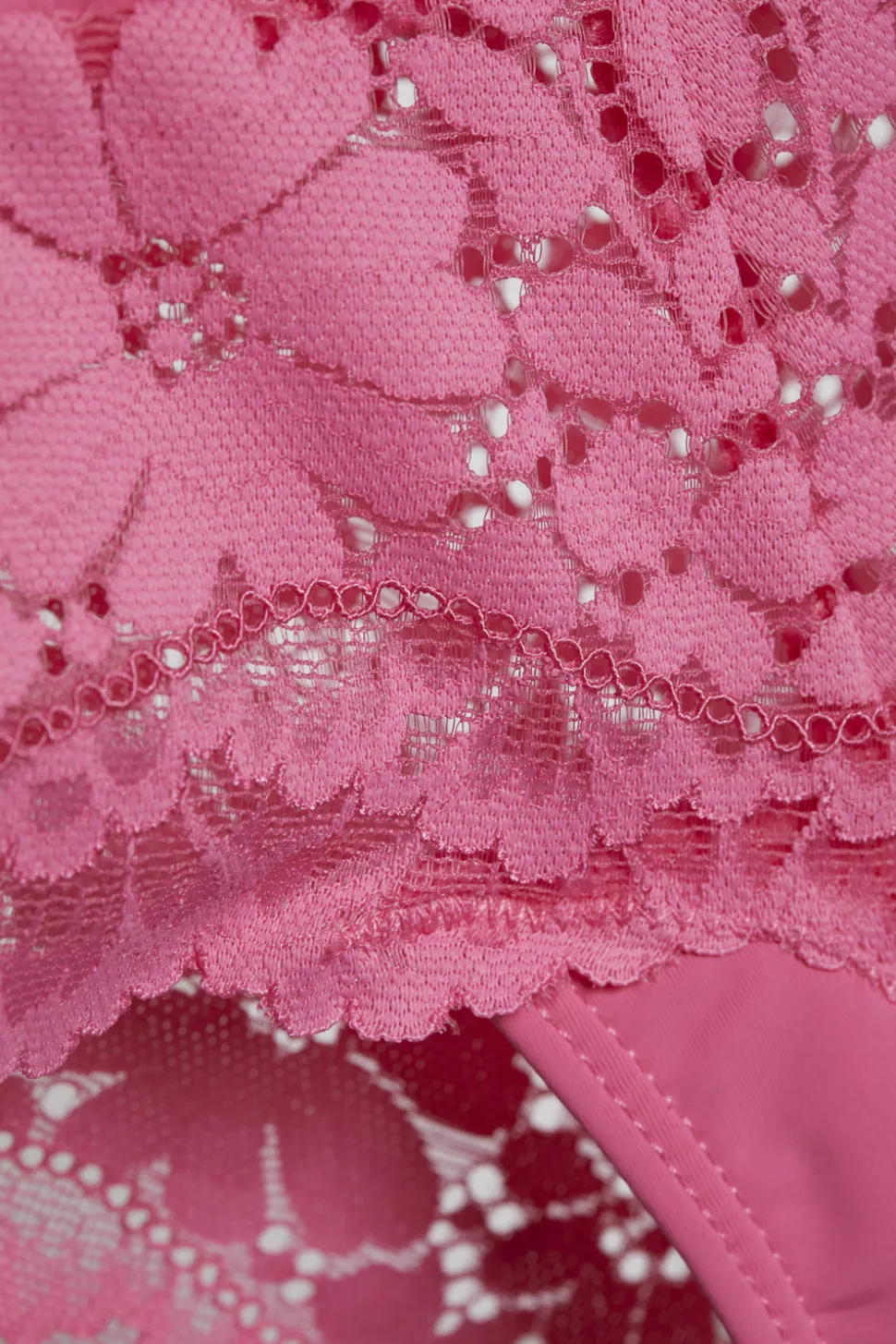 Brasil-Slip mit Spitze