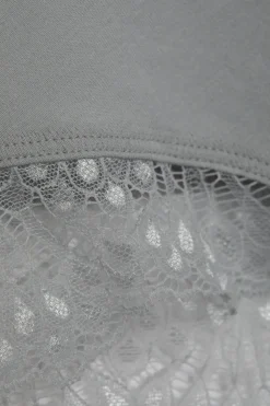 Slip mit Spitzen-Details